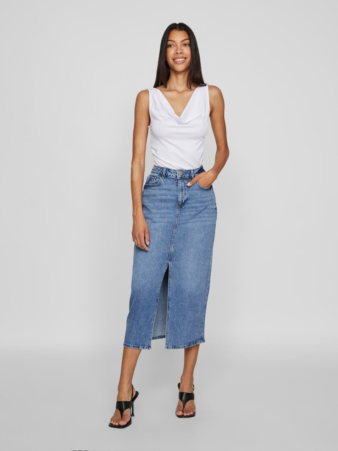 model_shot-front_full